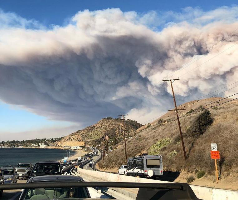 Large plume of smoke from the Woolsey Fire