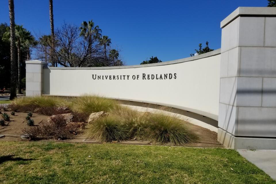 University of Redlands entry sign